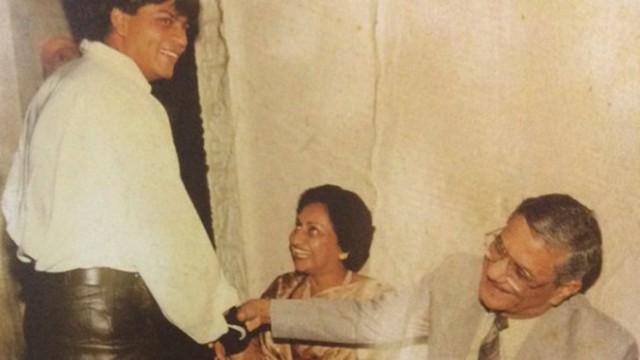 Shah-Rukh-Khan-with-Gauri-Khans-father-Colonel-Ramesh-Chibber -Dies-niharonline